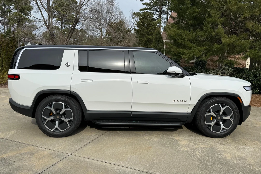 2023 Rivian R1S - Image 3 of 31