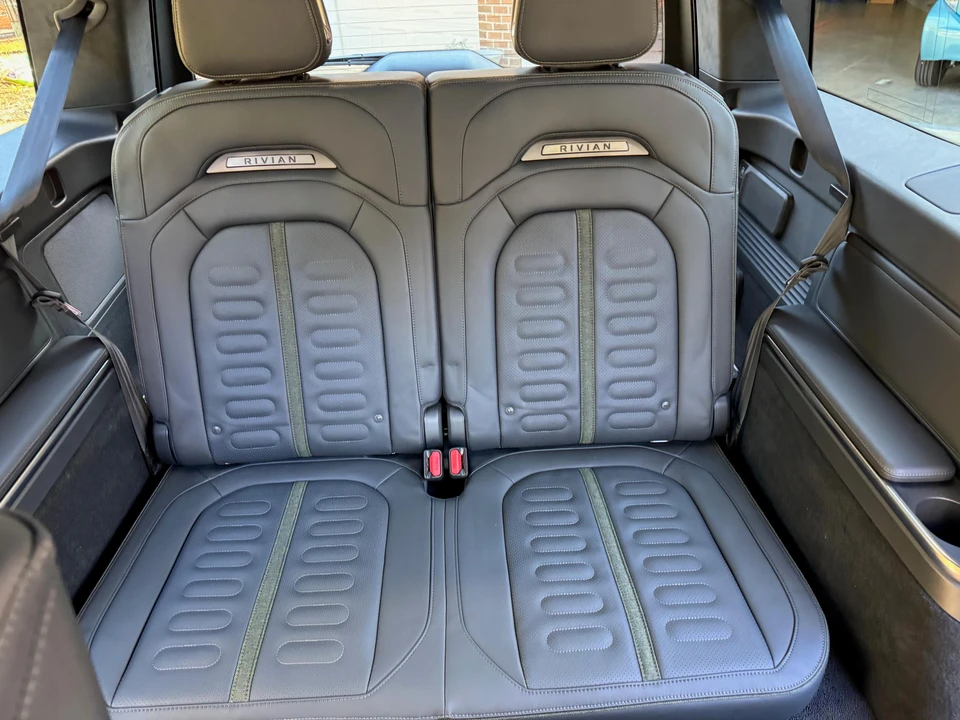 2023 Rivian R1S - Image 28 of 31