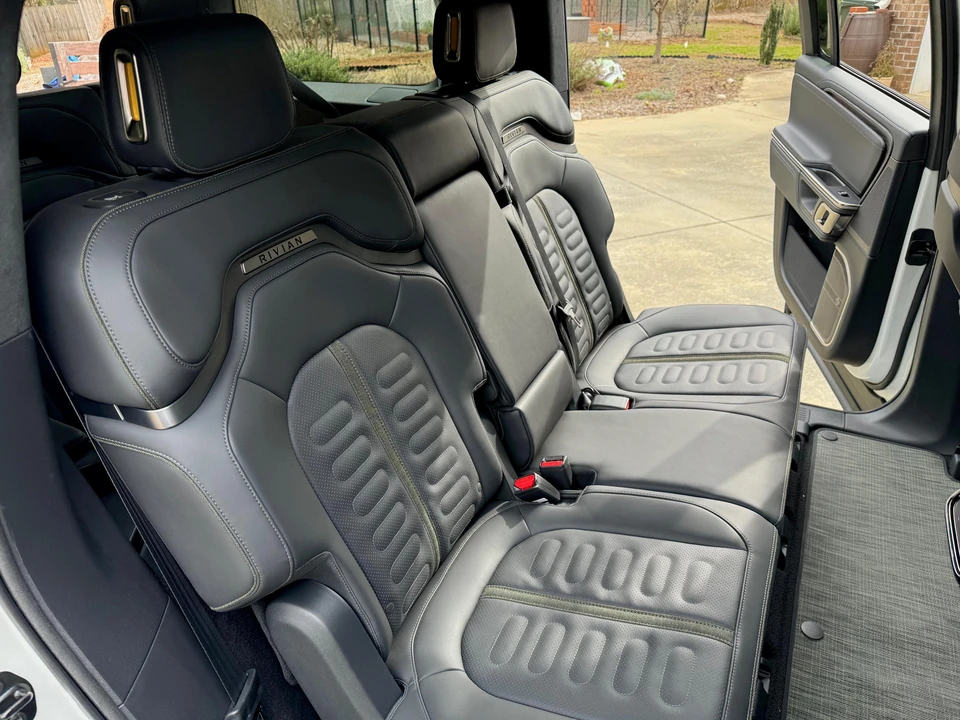 2023 Rivian R1S - Image 25 of 31
