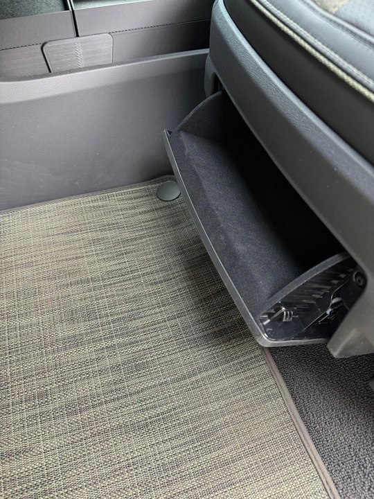 2023 Rivian R1S - Image 22 of 31