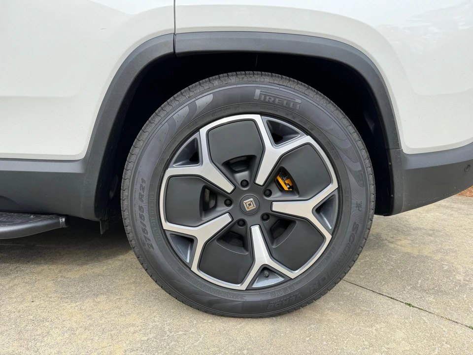 2023 Rivian R1S - Image 15 of 31