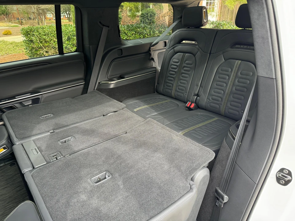 2023 Rivian R1S - Image 26 of 31