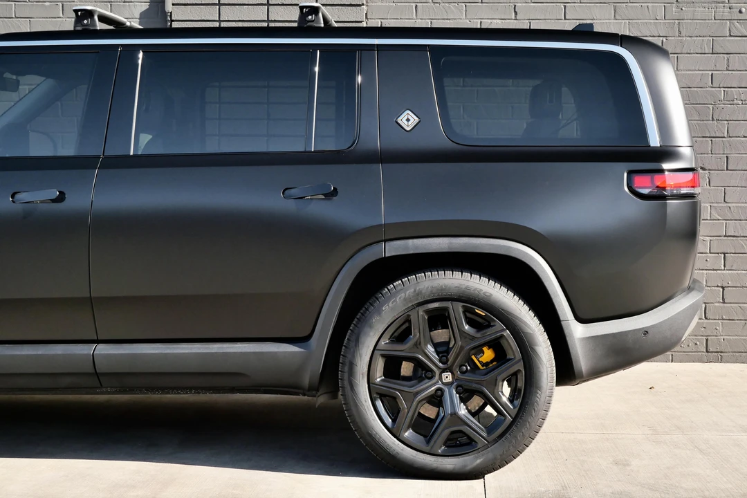 2023 Rivian R1S - Image 18 of 31