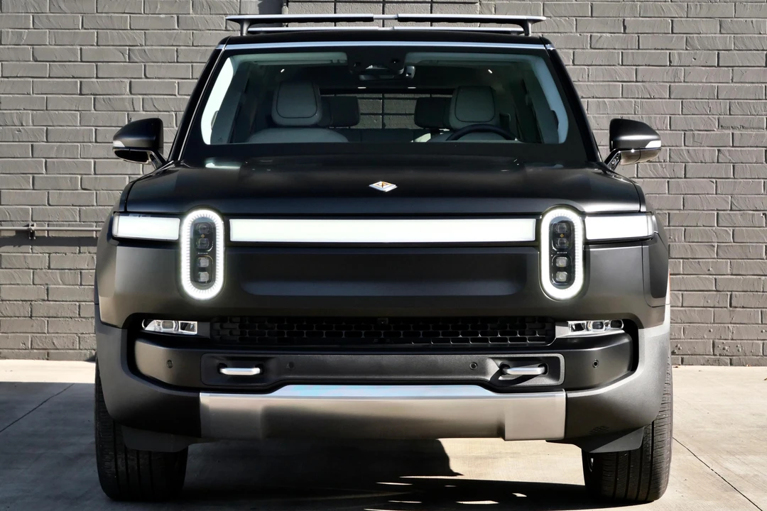 2023 Rivian R1S - Image 2 of 31