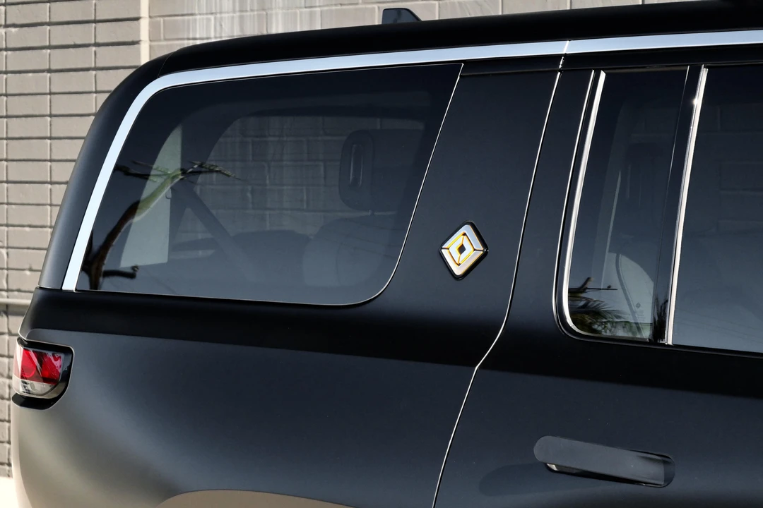 2023 Rivian R1S - Image 21 of 31