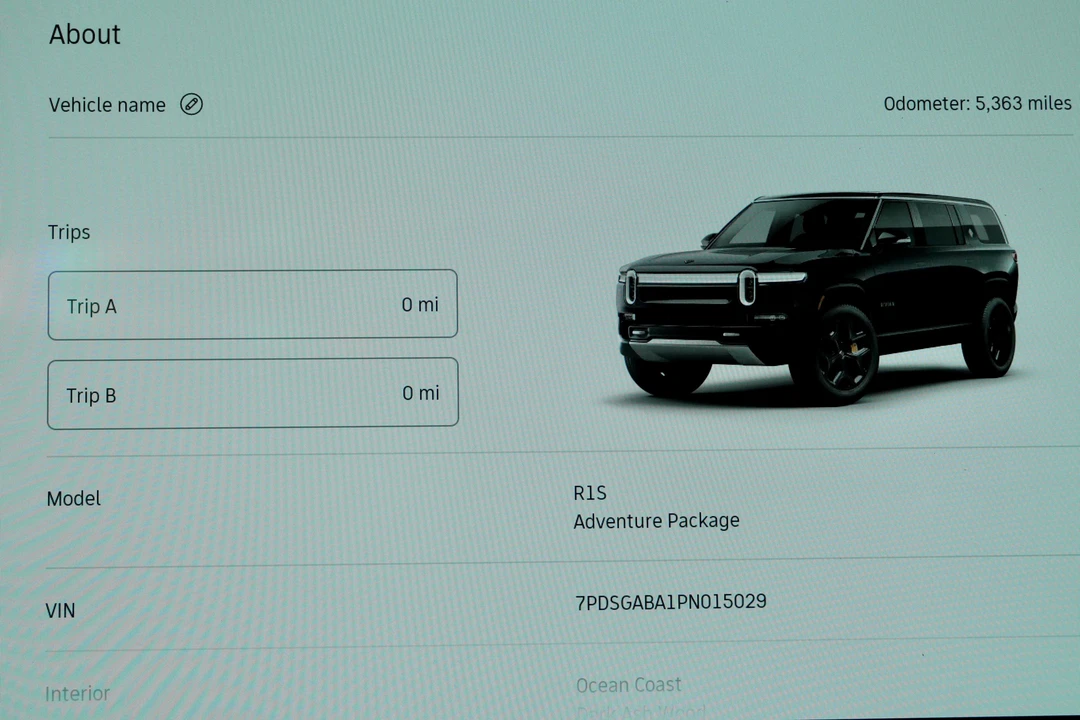 2023 Rivian R1S - Image 30 of 31