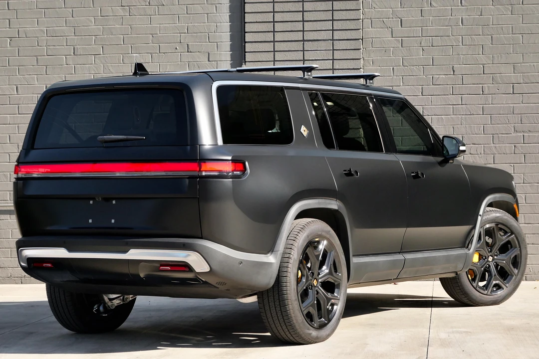 2023 Rivian R1S - Image 7 of 31