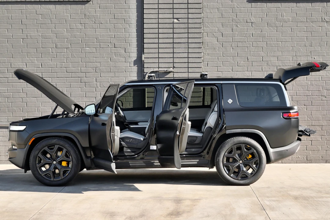 2023 Rivian R1S - Image 10 of 31
