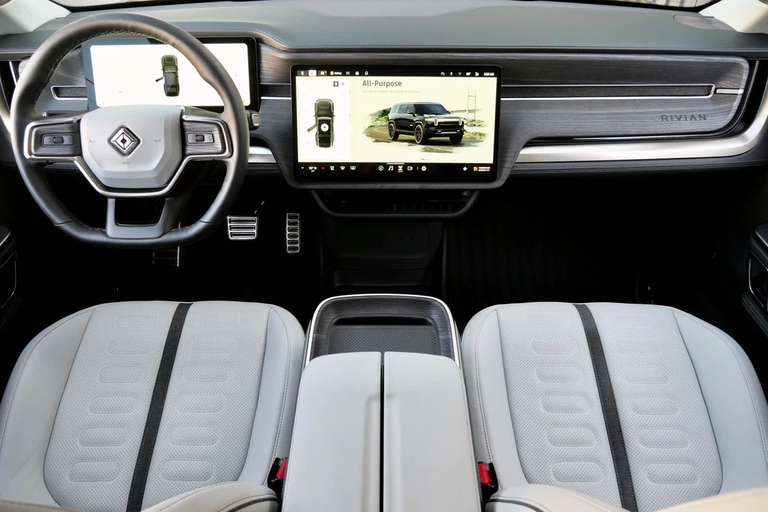 2023 Rivian R1S - Image 27 of 31