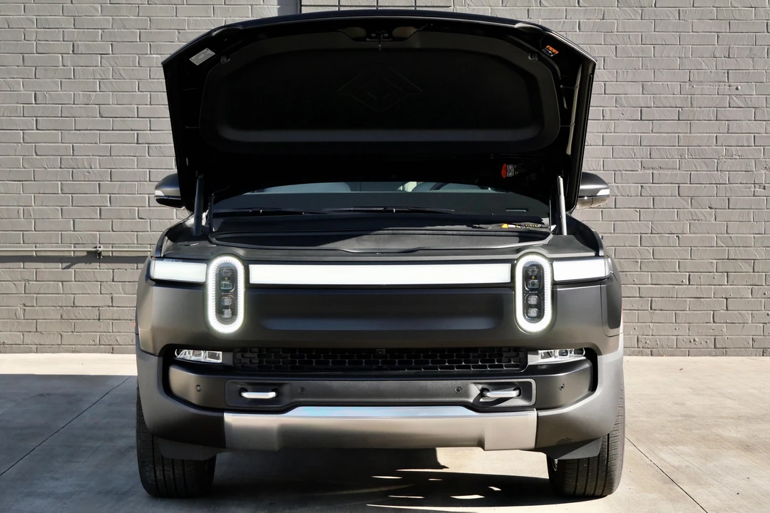 2023 Rivian R1S - Image 9 of 31