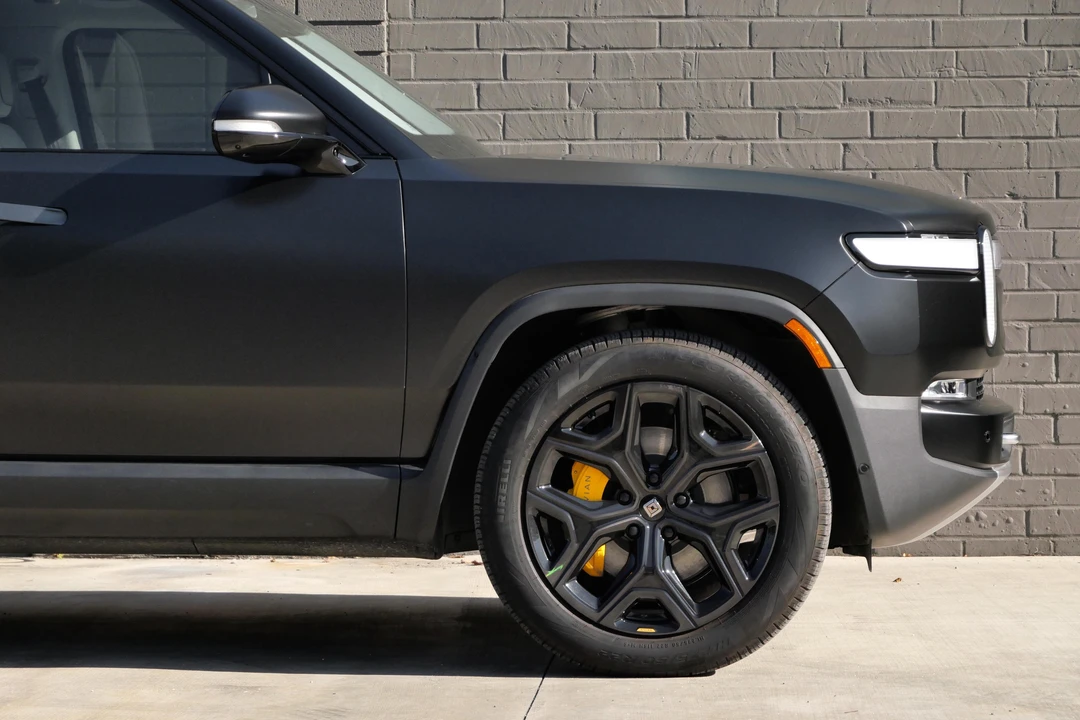 2023 Rivian R1S - Image 22 of 31