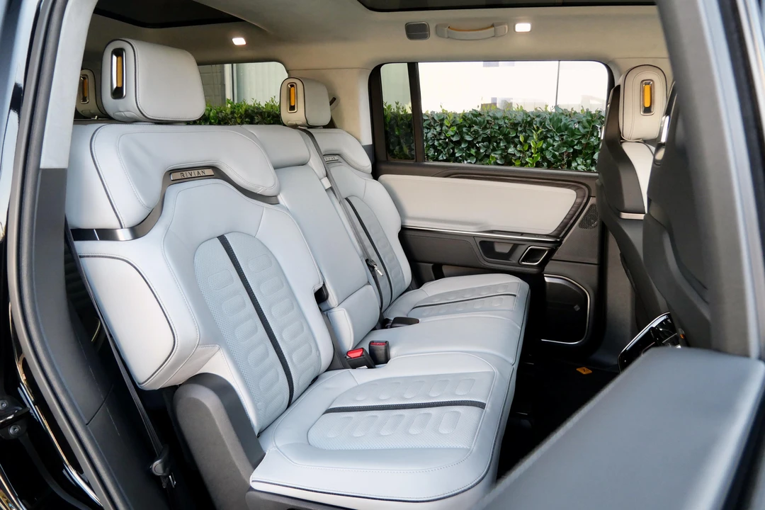 2023 Rivian R1S - Image 29 of 31
