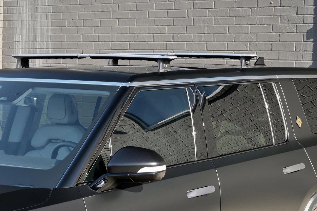 2023 Rivian R1S - Image 15 of 31