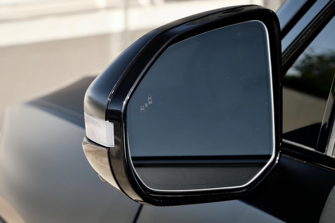 2023 Rivian R1S - Image 17 of 31