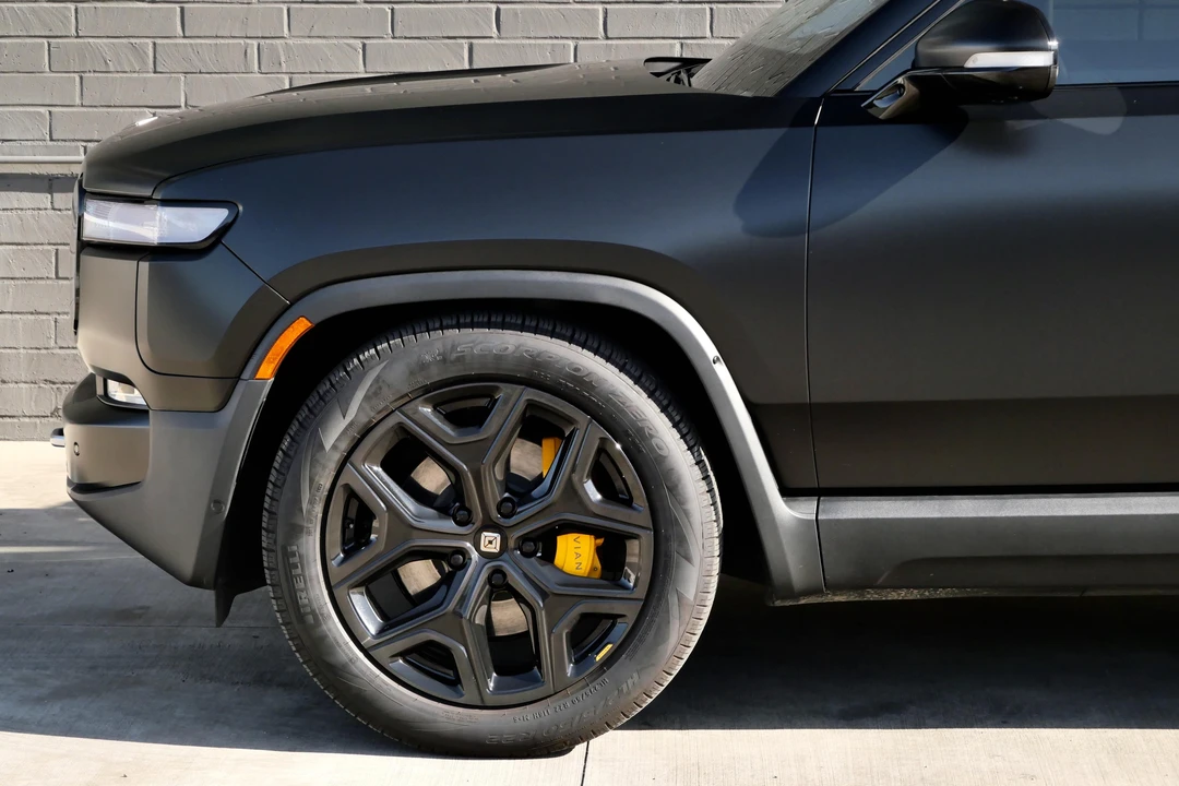 2023 Rivian R1S - Image 13 of 31