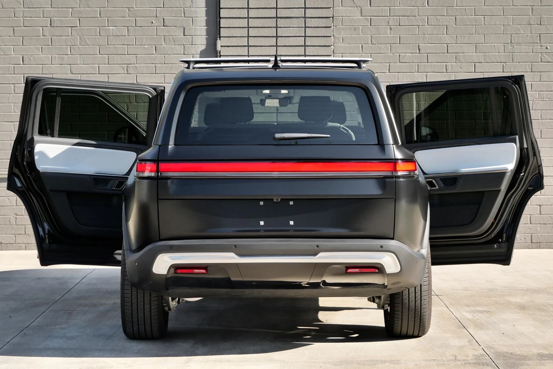 2023 Rivian R1S - Image 11 of 31