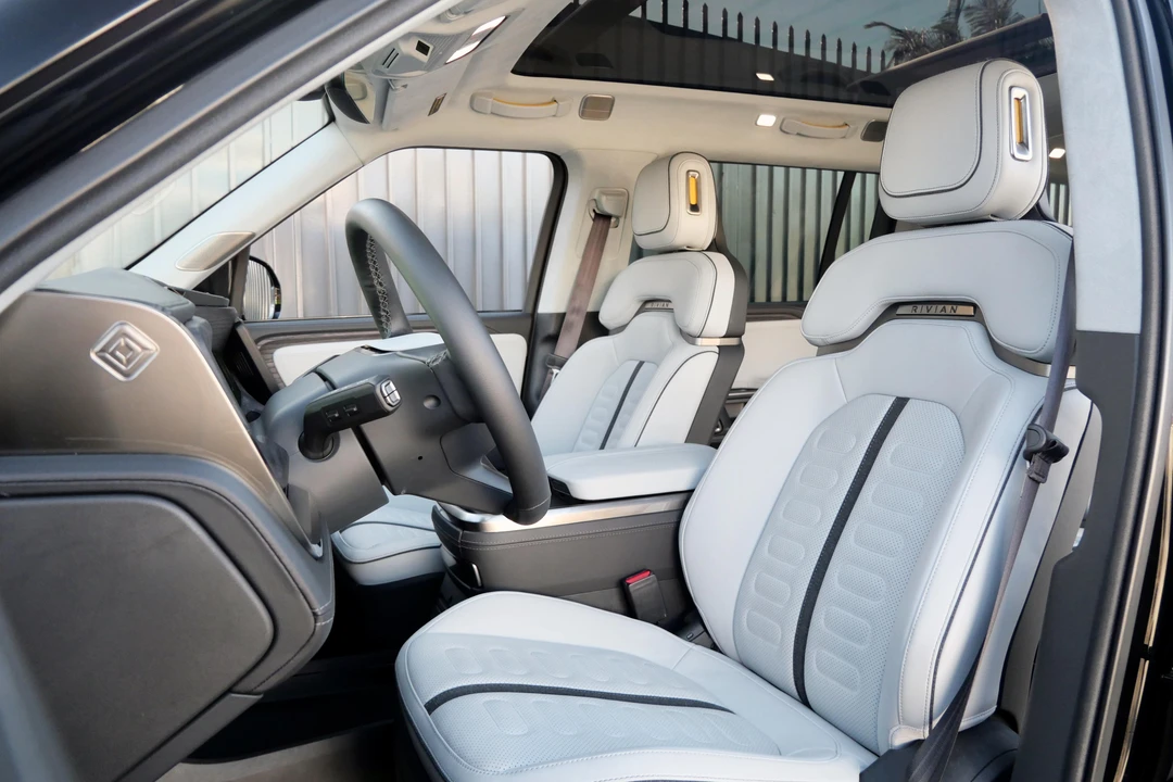2023 Rivian R1S - Image 31 of 31