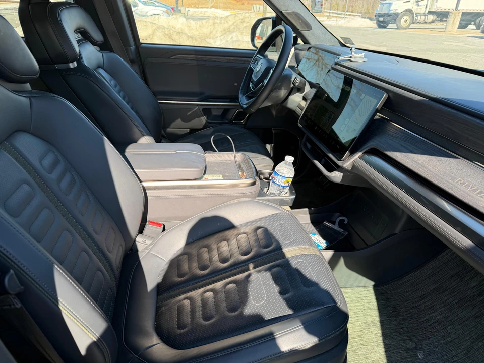 2023 Rivian R1S - Image 25 of 31