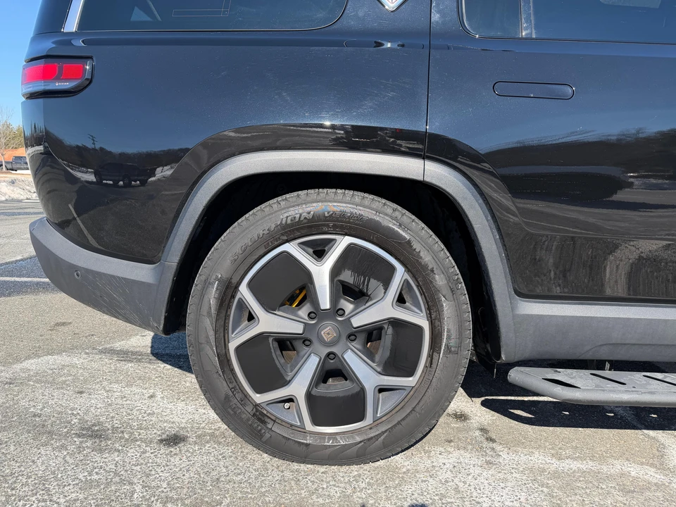 2023 Rivian R1S - Image 11 of 31