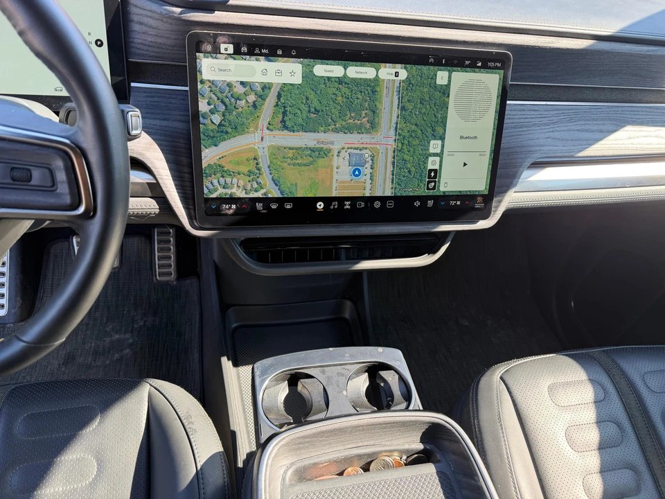 2023 Rivian R1S - Image 26 of 31