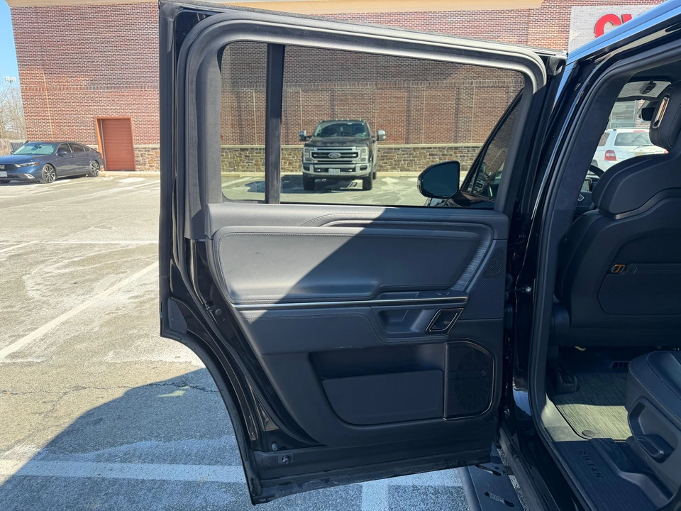 2023 Rivian R1S - Image 30 of 31