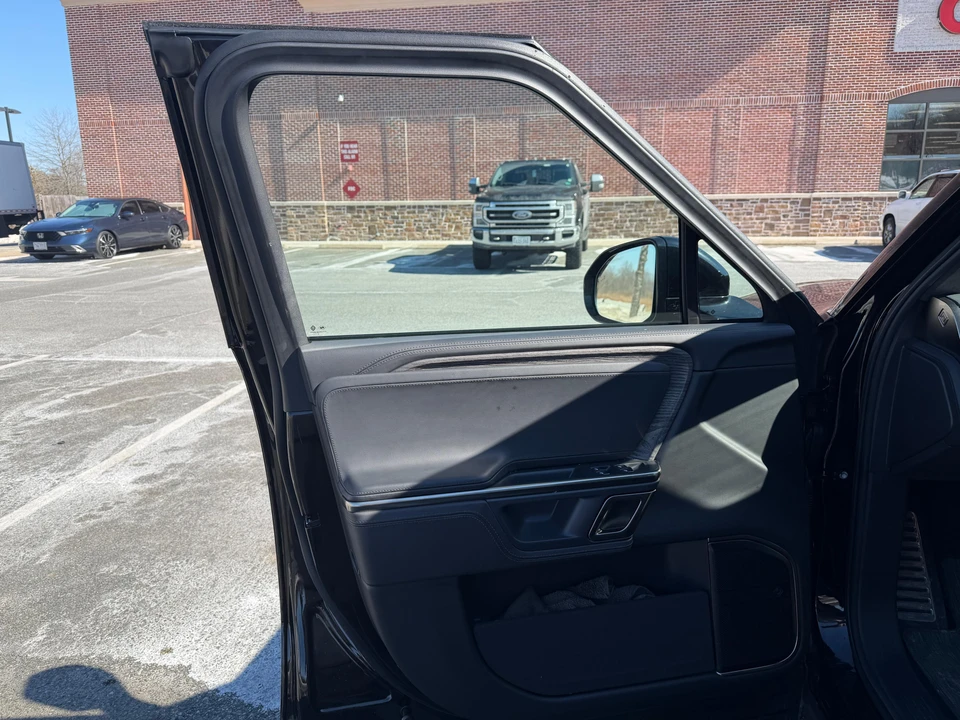 2023 Rivian R1S - Image 29 of 31