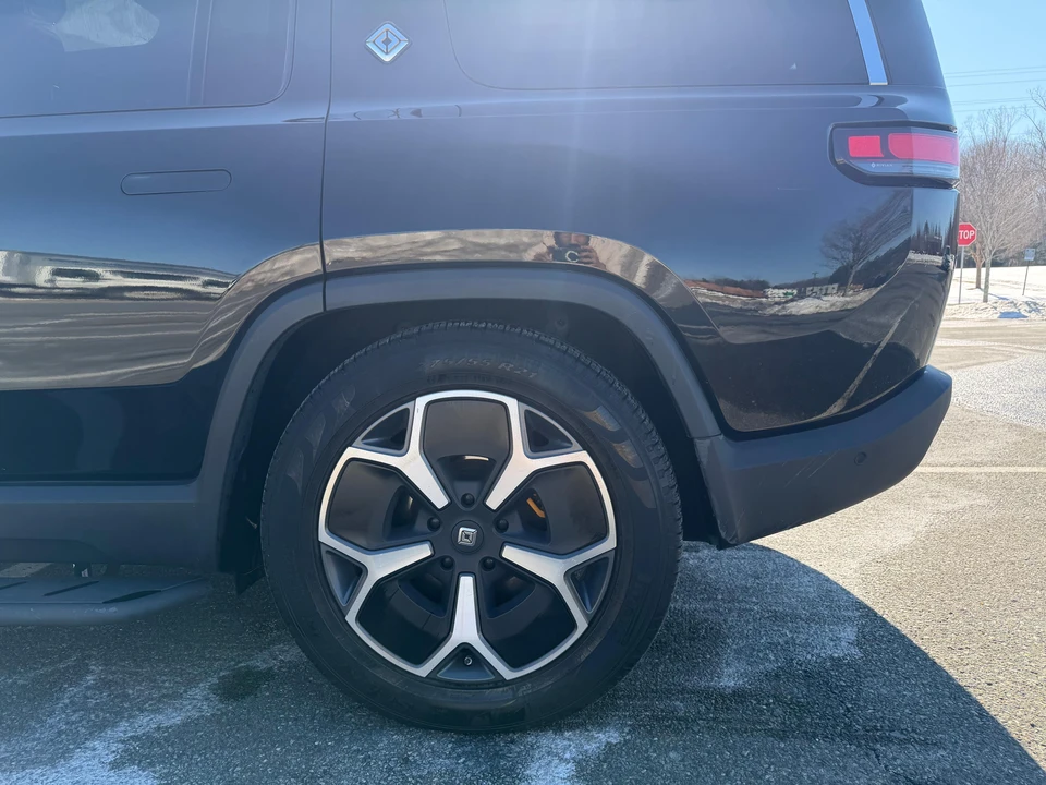 2023 Rivian R1S - Image 10 of 31