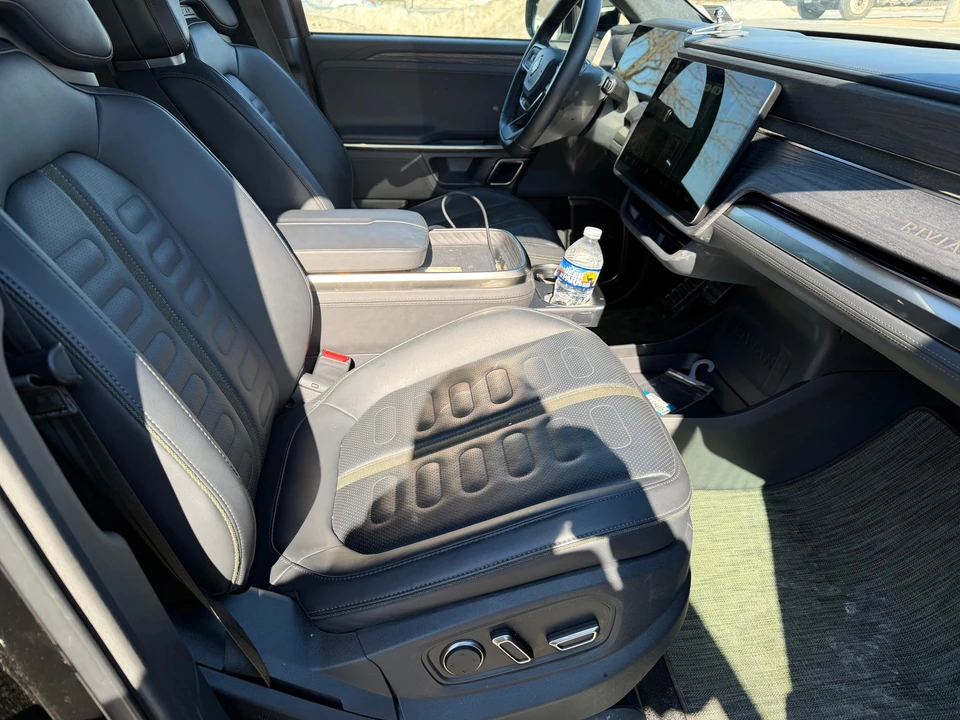 2023 Rivian R1S - Image 17 of 31