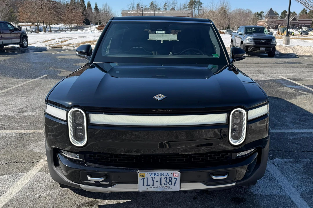 2023 Rivian R1S - Image 2 of 31