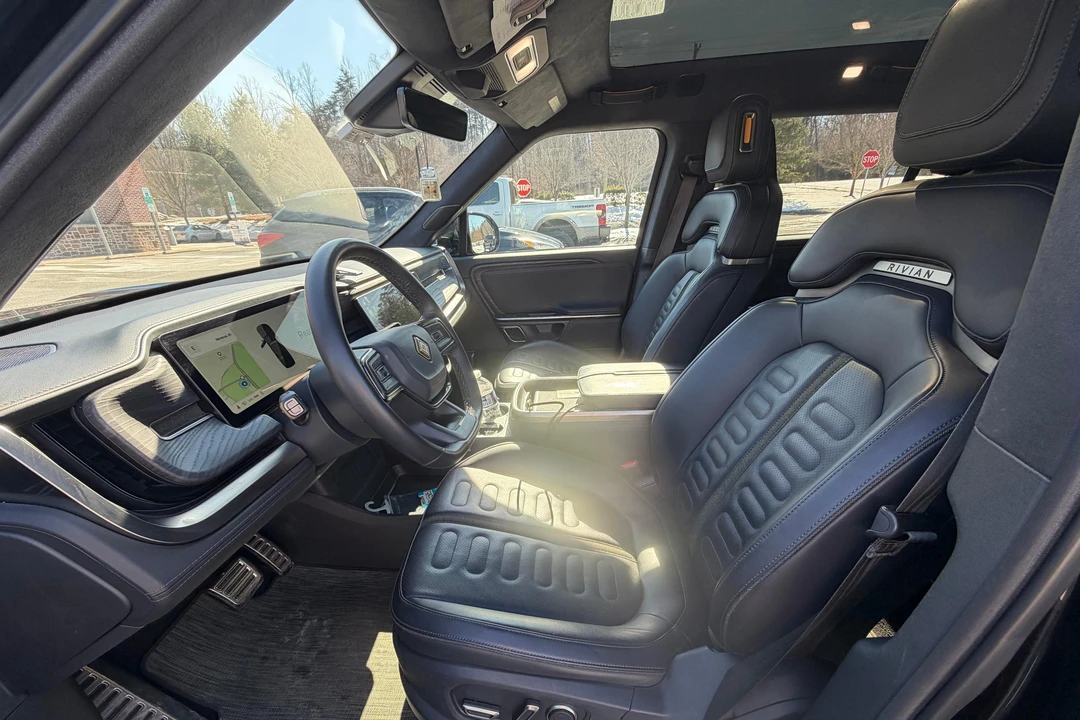 2023 Rivian R1S - Image 14 of 31