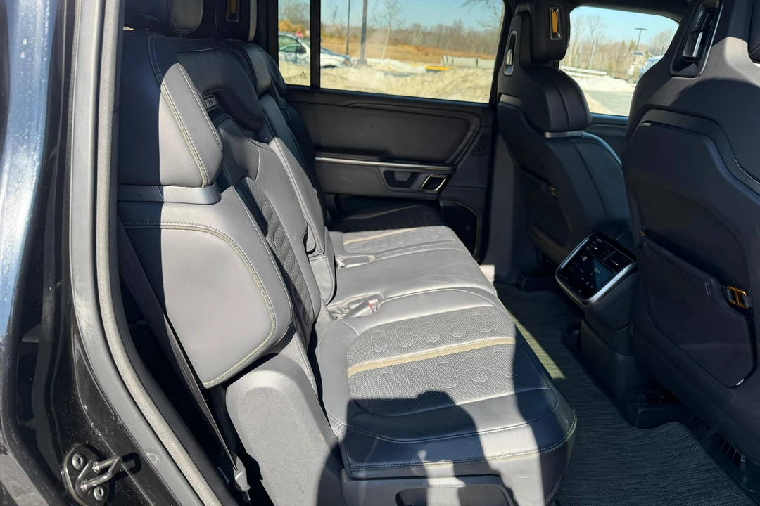 2023 Rivian R1S - Image 15 of 31