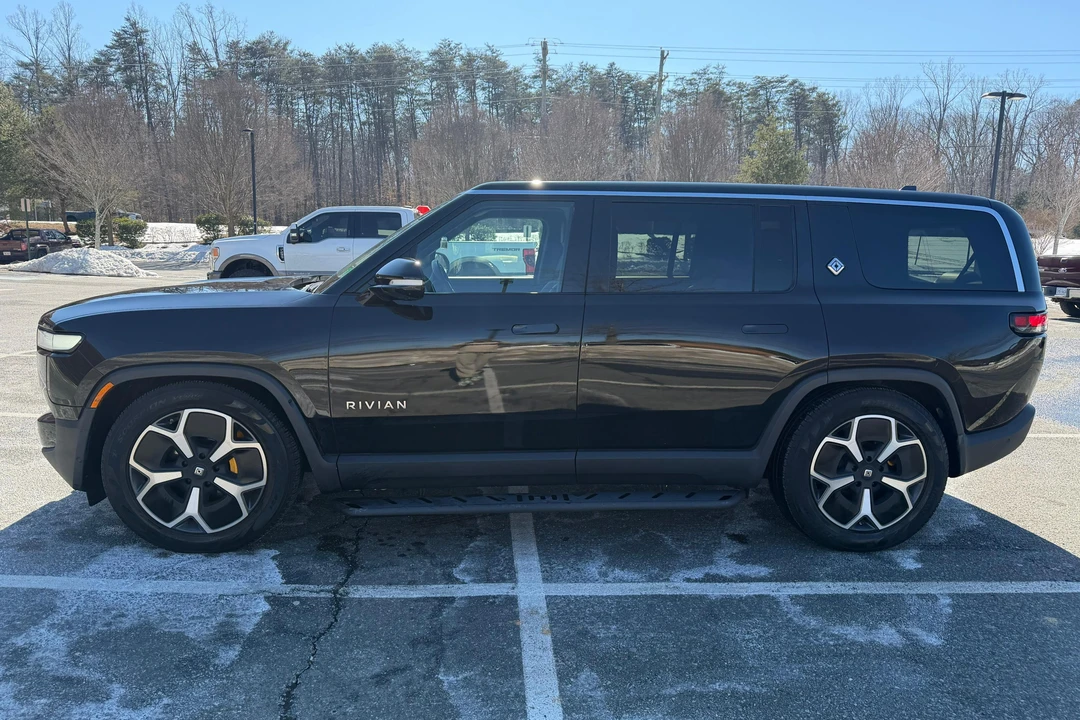 2023 Rivian R1S - Image 3 of 31