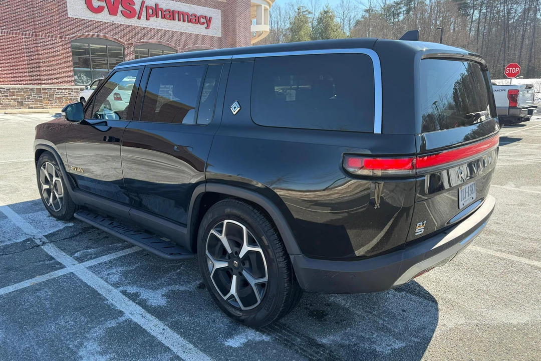 2023 Rivian R1S - Image 4 of 31