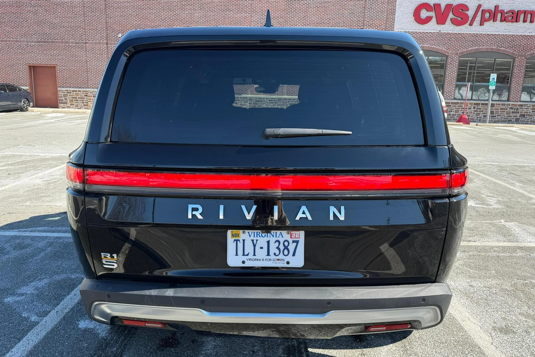 2023 Rivian R1S - Image 5 of 31