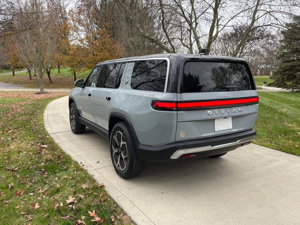 2023 Rivian R1S - Image 13 of 31