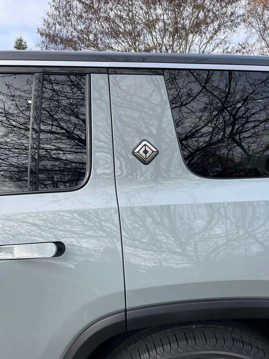 2023 Rivian R1S - Image 31 of 31