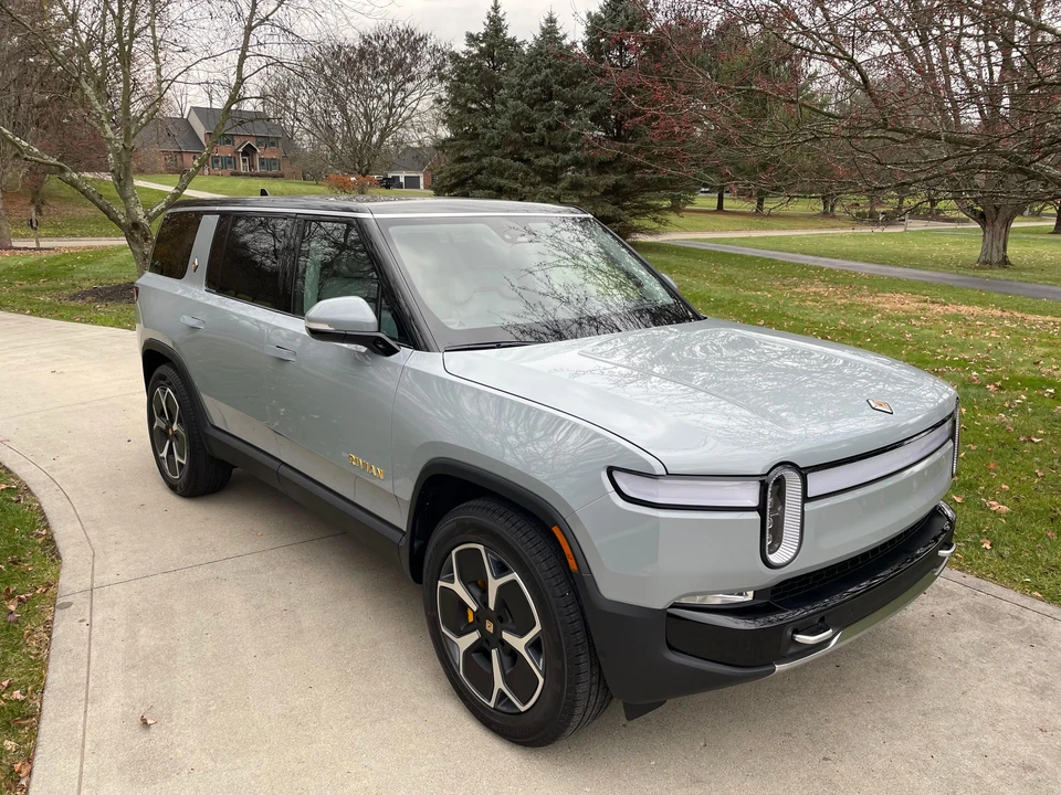 2023 Rivian R1S - Image 20 of 31