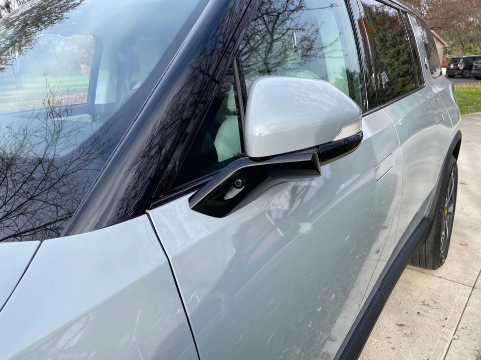 2023 Rivian R1S - Image 28 of 31