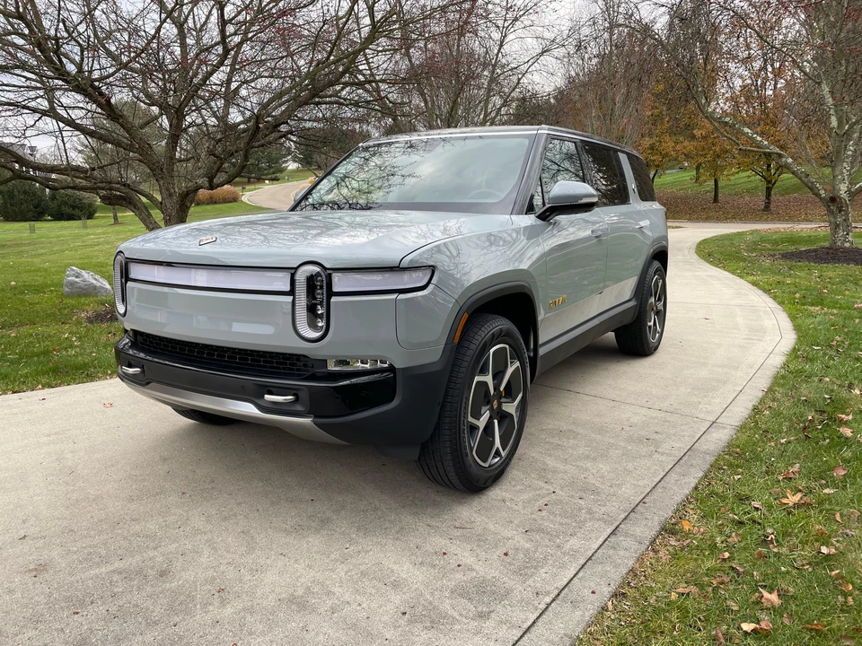 2023 Rivian R1S - Image 9 of 31
