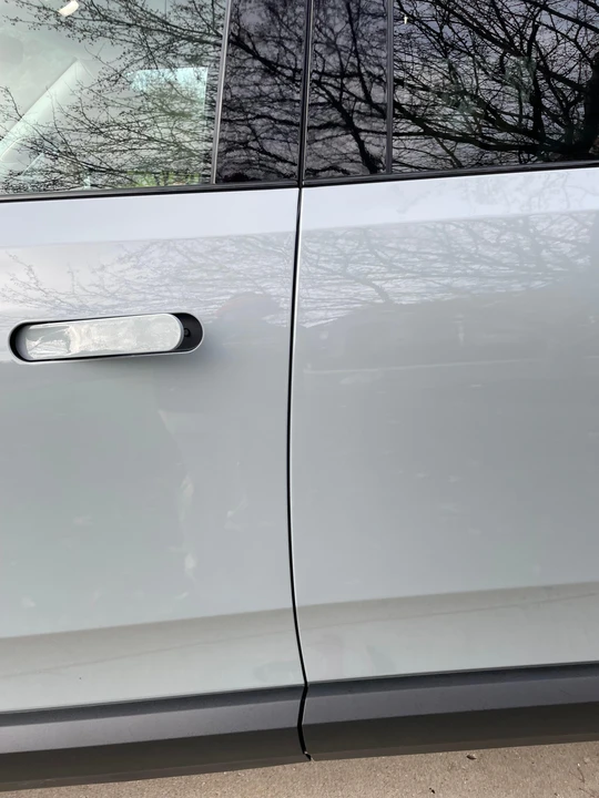 2023 Rivian R1S - Image 30 of 31