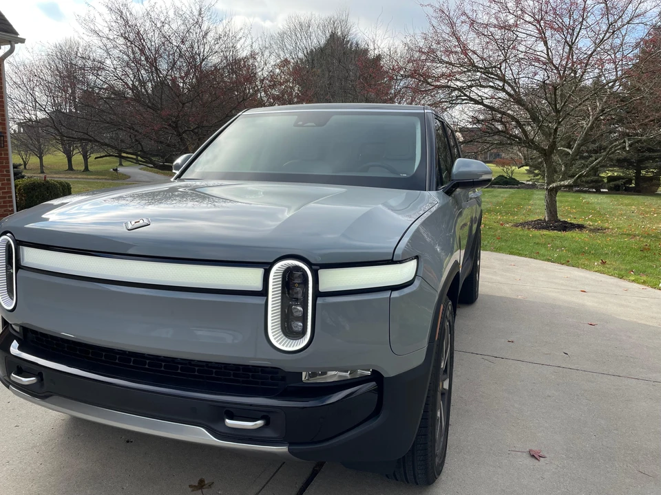 2023 Rivian R1S - Image 26 of 31