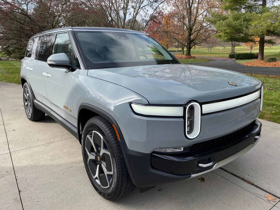 2023 Rivian R1S - Image 21 of 31