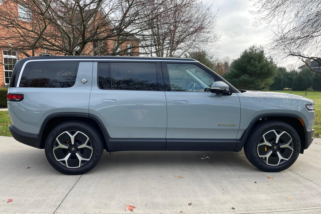 2023 Rivian R1S - Image 3 of 31