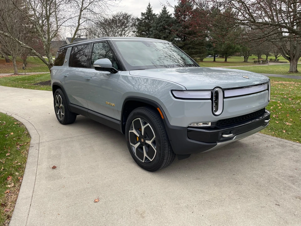 2023 Rivian R1S - Image 19 of 31