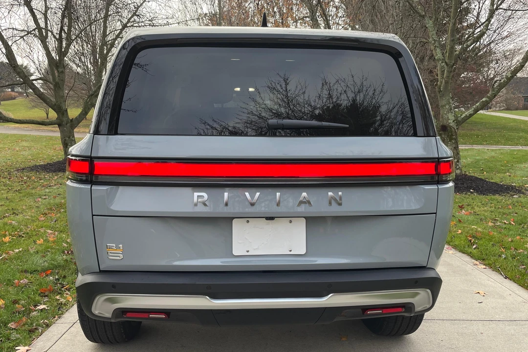 2023 Rivian R1S - Image 5 of 31