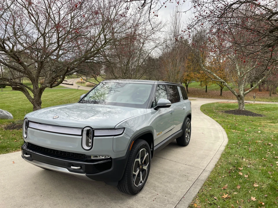 2023 Rivian R1S - Image 8 of 31