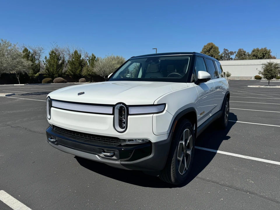 2023 Rivian R1S - Image 7 of 31
