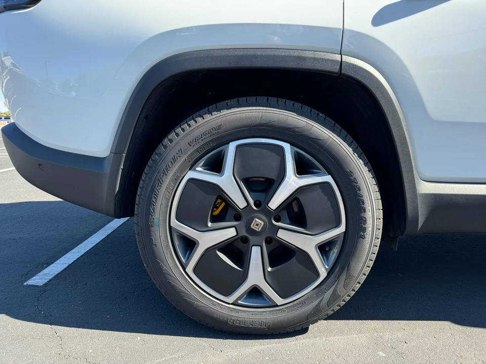 2023 Rivian R1S - Image 23 of 31