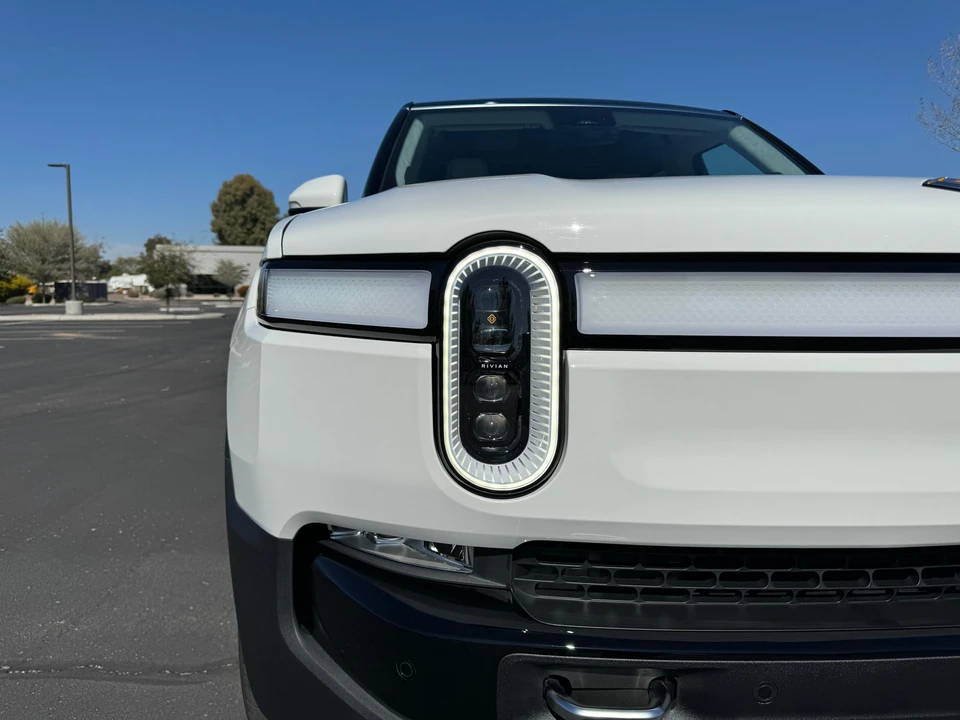 2023 Rivian R1S - Image 10 of 31