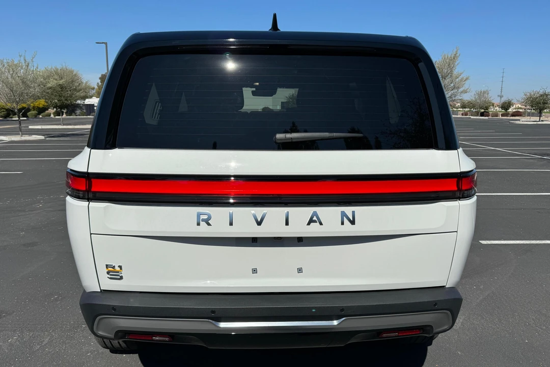 2023 Rivian R1S - Image 5 of 31